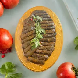 ورق عنب حار حامض وحلو